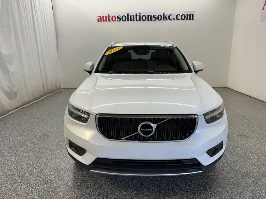 2021 Volvo XC40 T5 Momentum photo 1