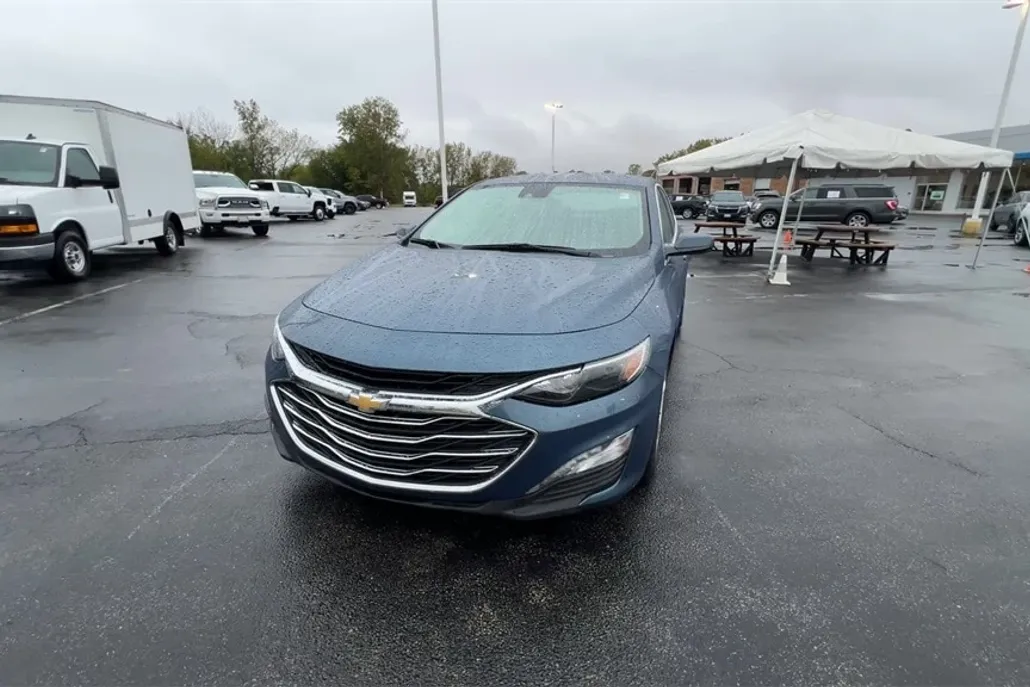 2024 Chevrolet Malibu 1LT photo 1