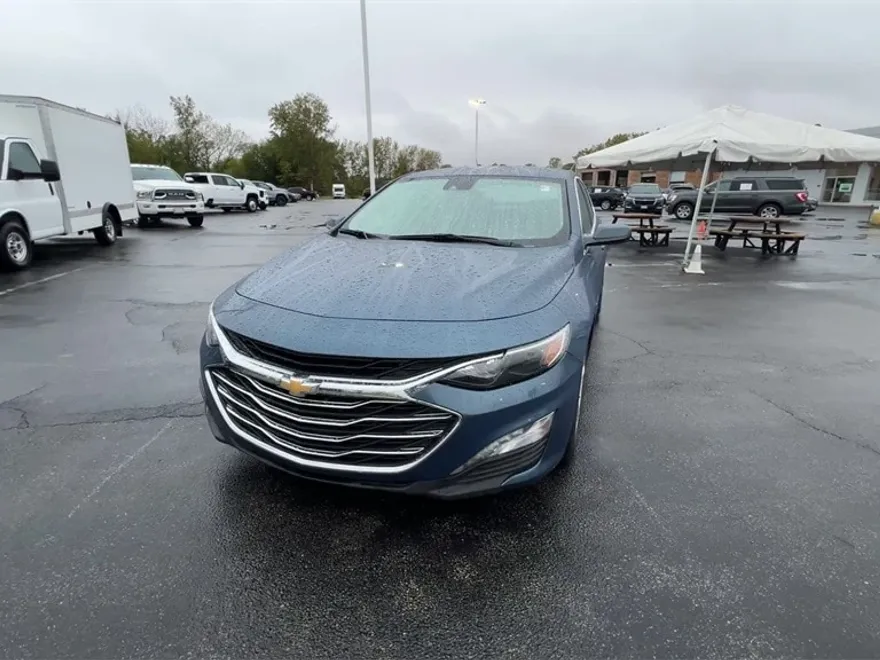 2024 Chevrolet Malibu 1LT photo 1