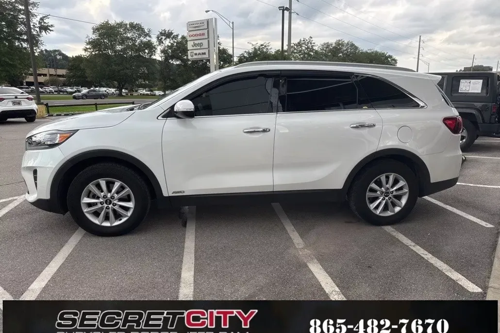2020 Kia Sorento LX photo 1