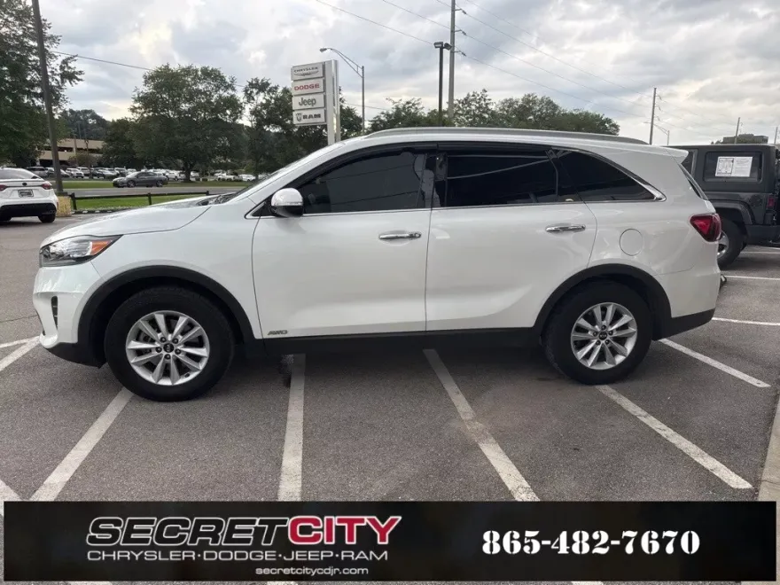 2020 Kia Sorento LX photo 1