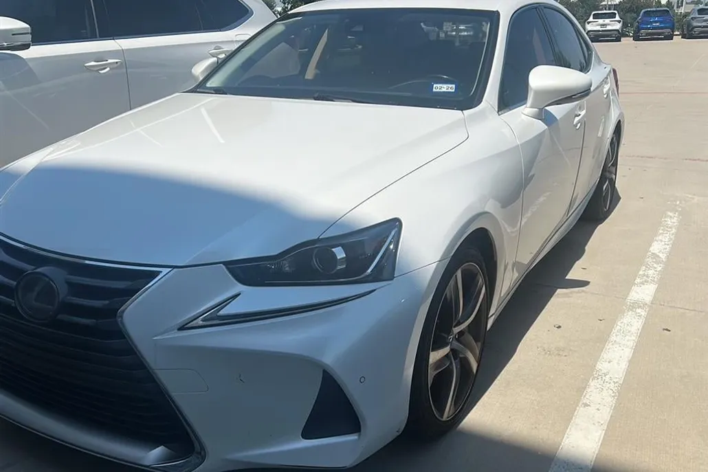 2018 Lexus IS 300 photo 1