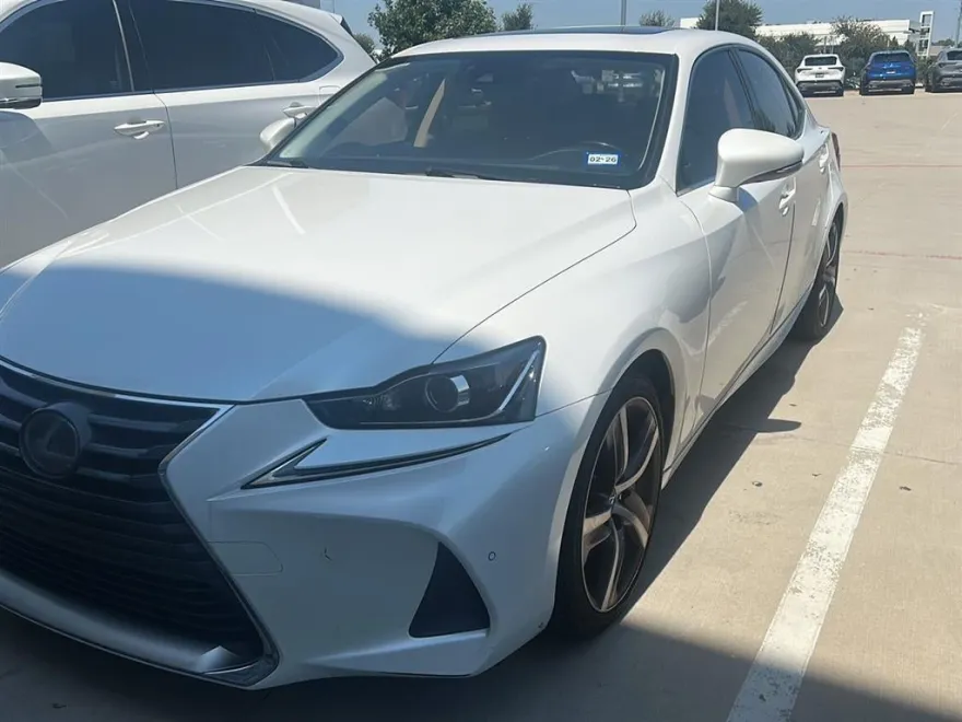2018 Lexus IS 300 photo 1