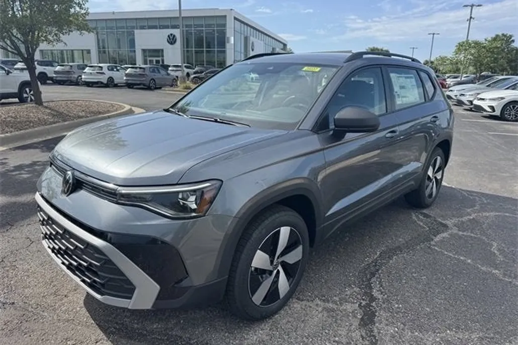 2025 Volkswagen Taos S photo 1