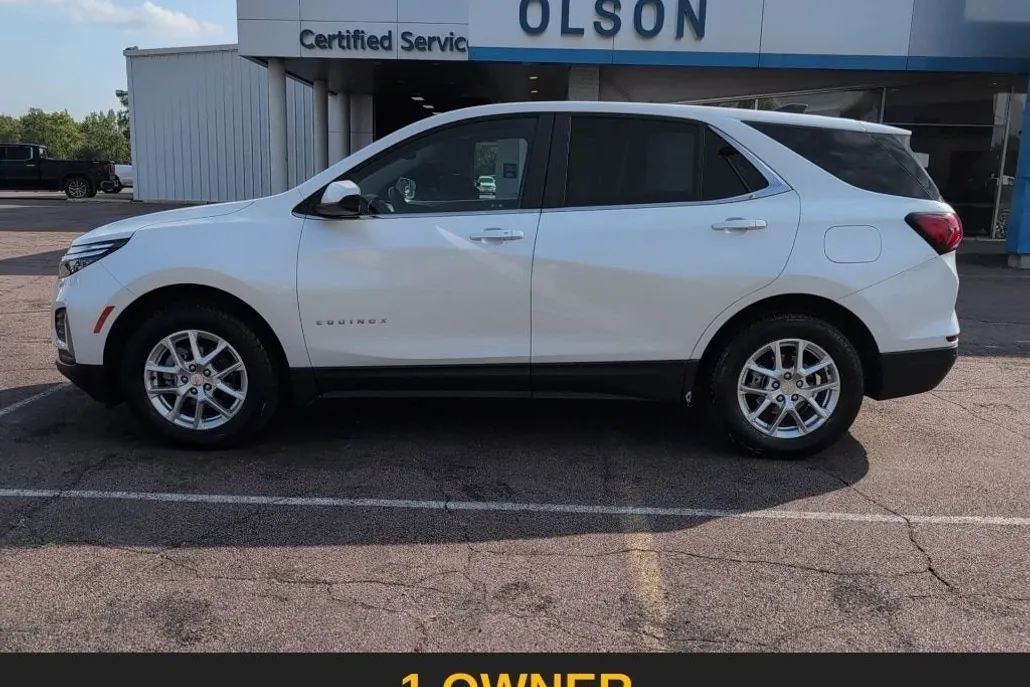 2024 Chevrolet Equinox LT photo 1