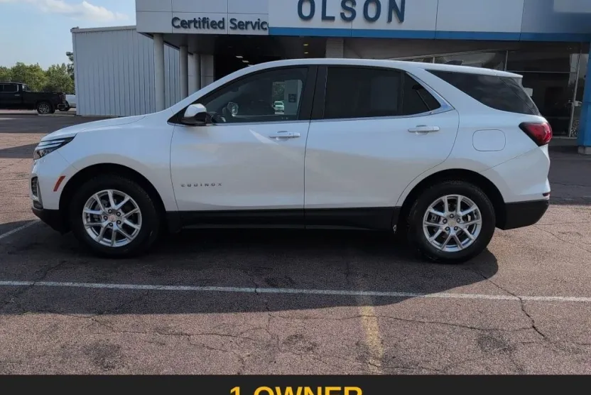 2024 Chevrolet Equinox LT photo 1