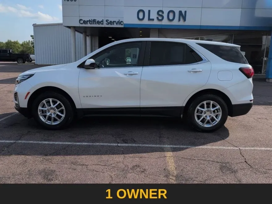 2024 Chevrolet Equinox LT photo 1
