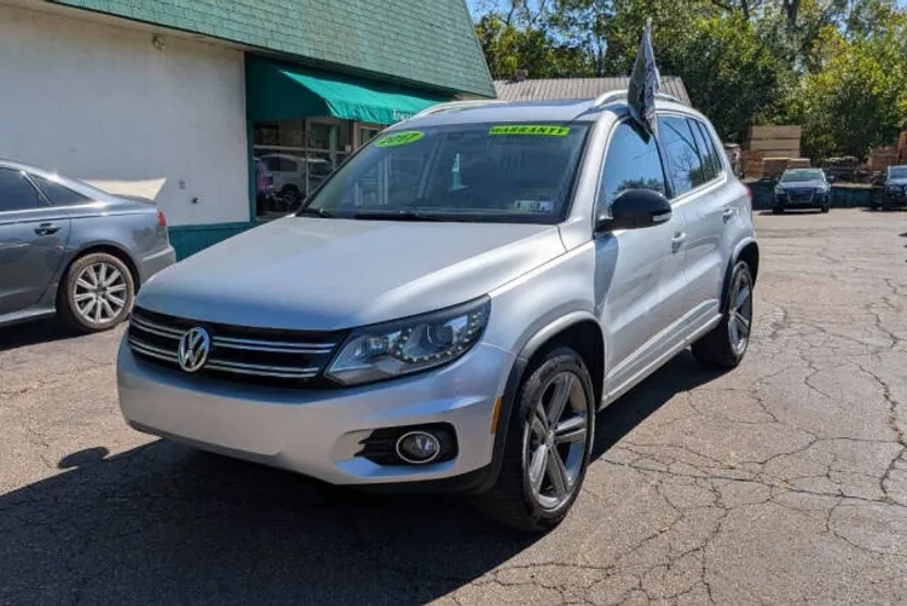 2017 Volkswagen Tiguan Sport photo 1