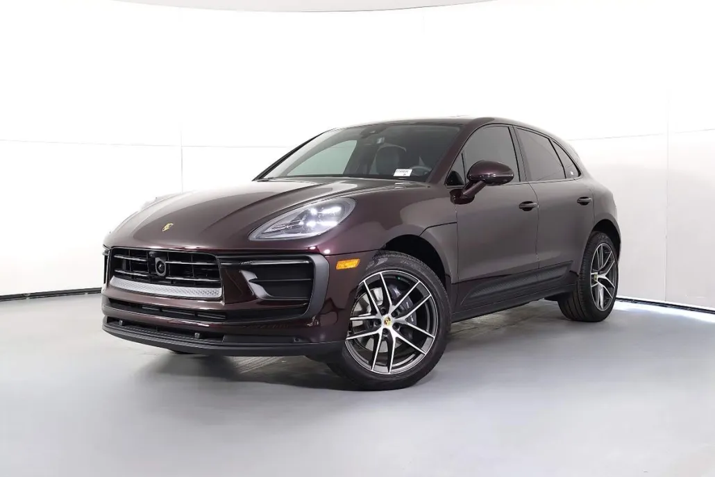 2025 Porsche Macan T photo 1