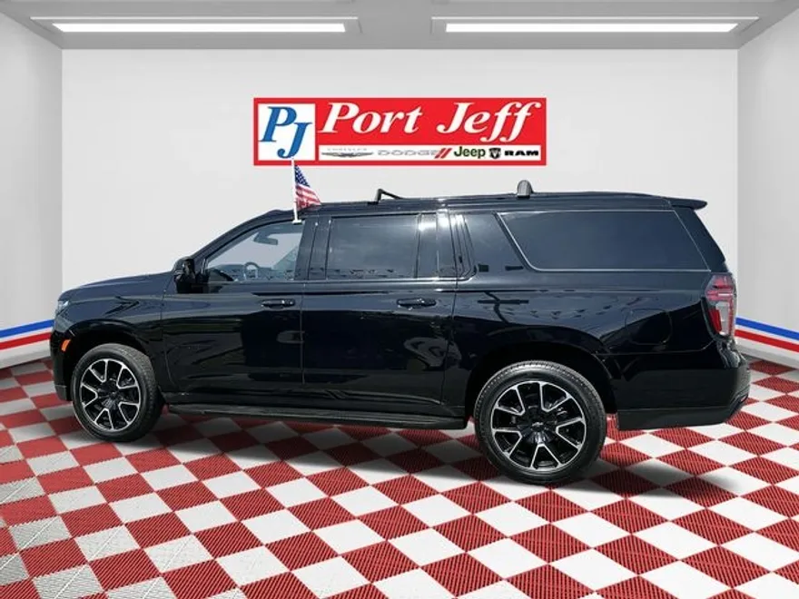 2021 Chevrolet Suburban RST photo 1