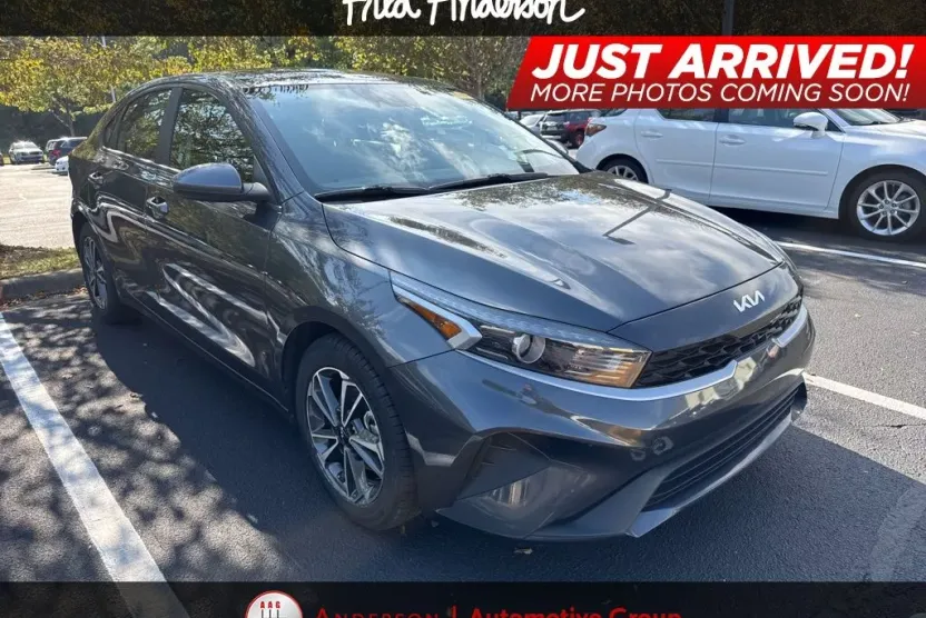 2023 Kia Forte LXS photo 1