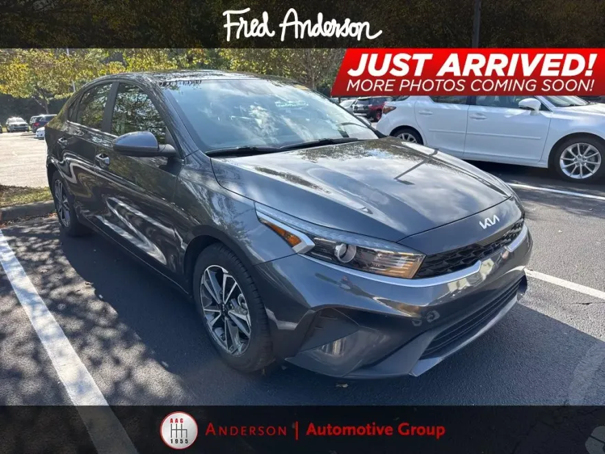2023 Kia Forte LXS photo 1