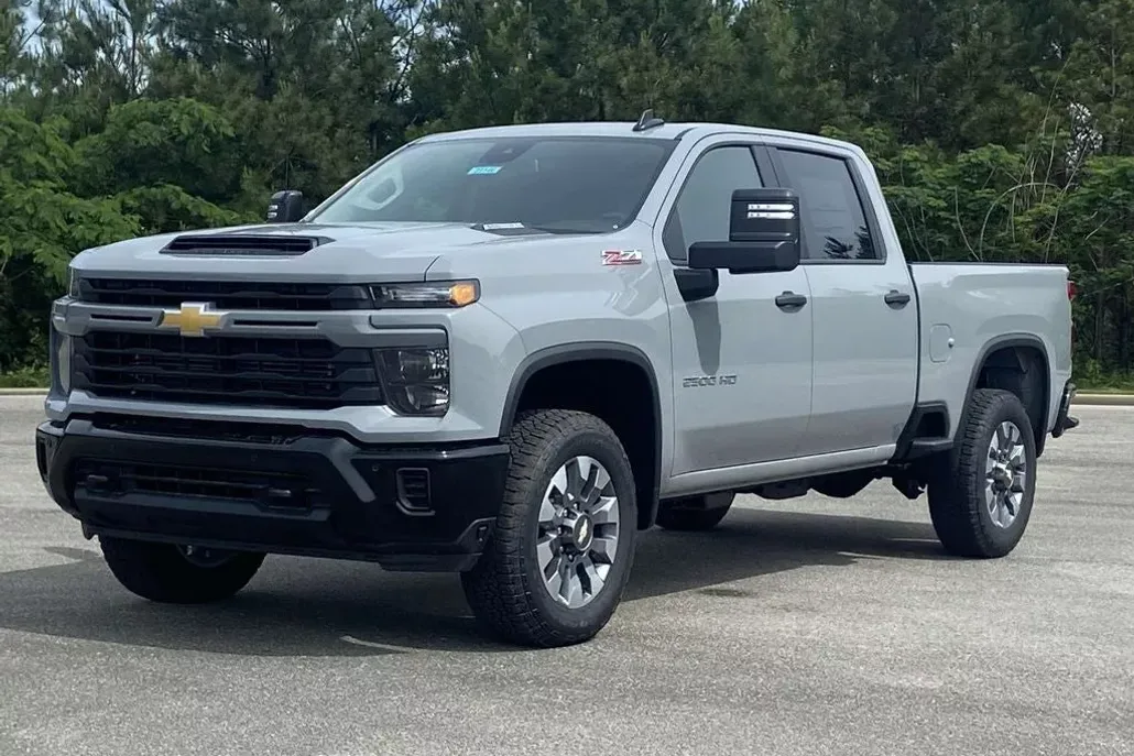 2025 Chevrolet Silverado 2500HD Custom photo 1