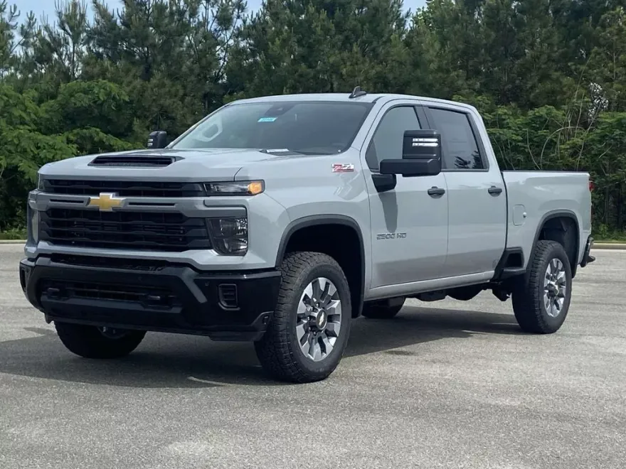 2025 Chevrolet Silverado 2500HD Custom photo 1