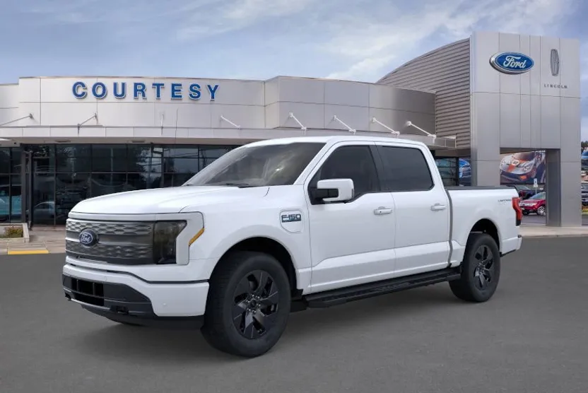 2025 Ford F-150 Lightning Lariat photo 1