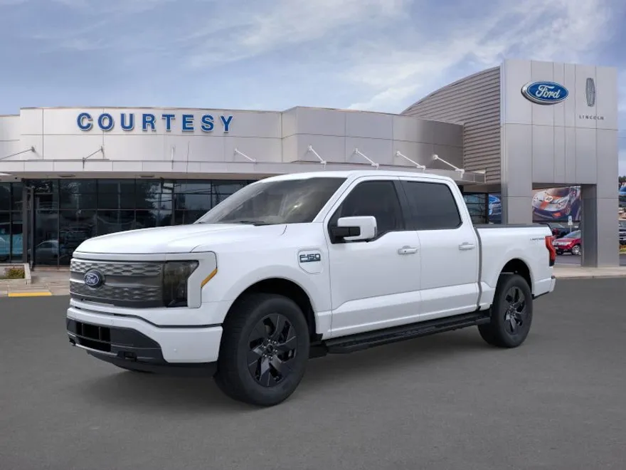 2025 Ford F-150 Lightning Lariat photo 1