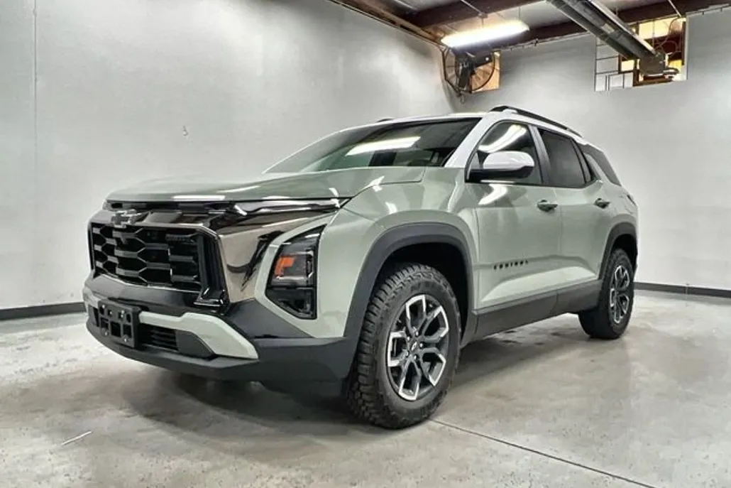2026 Chevrolet Equinox ACTIV photo 1