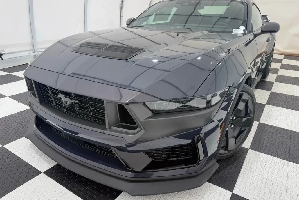 2024 Ford Mustang Dark Horse photo 1