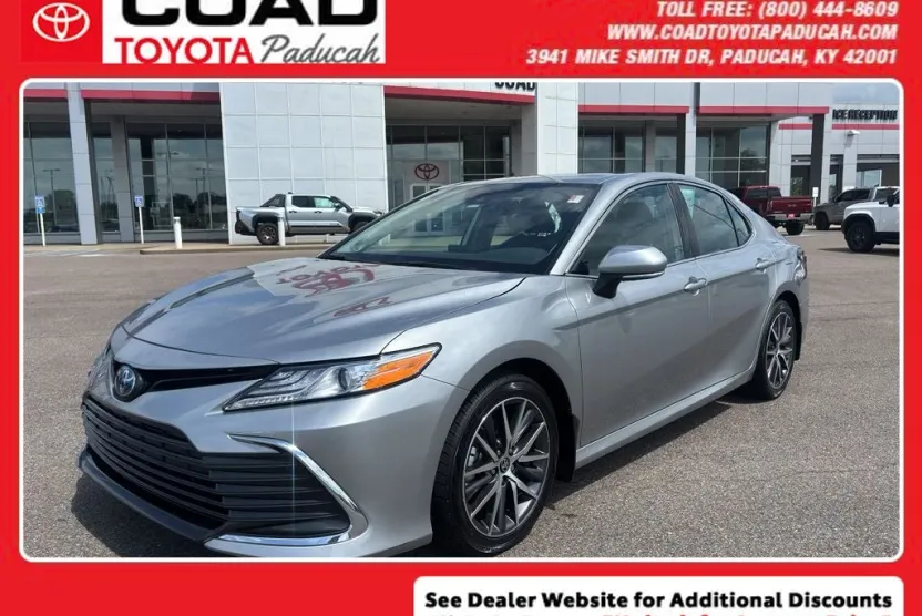 2024 Toyota Camry Hybrid XLE photo 1