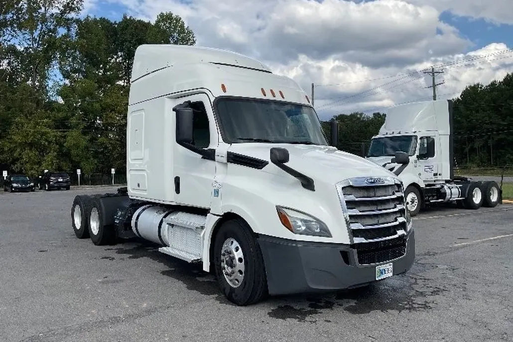 2020 Freightliner Cascadia 126" Sleeper Cab photo 1