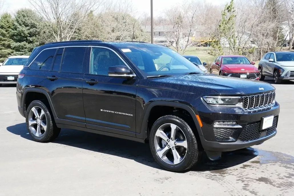 2025 Jeep Grand Cherokee Limited photo 1