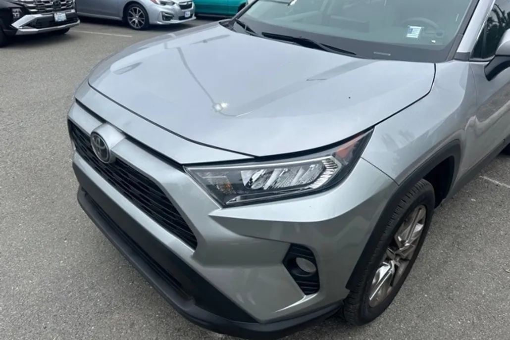 2021 Toyota RAV4 XLE Premium photo 1