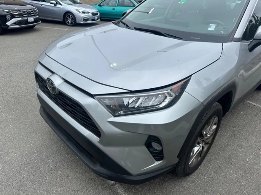 2021 Toyota RAV4 XLE Premium photo 1