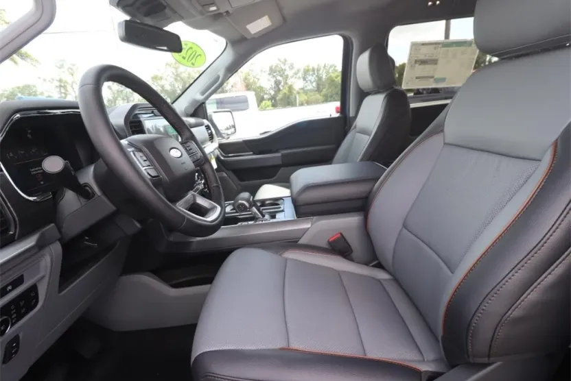 2025 Ford F-150 Lariat photo 1