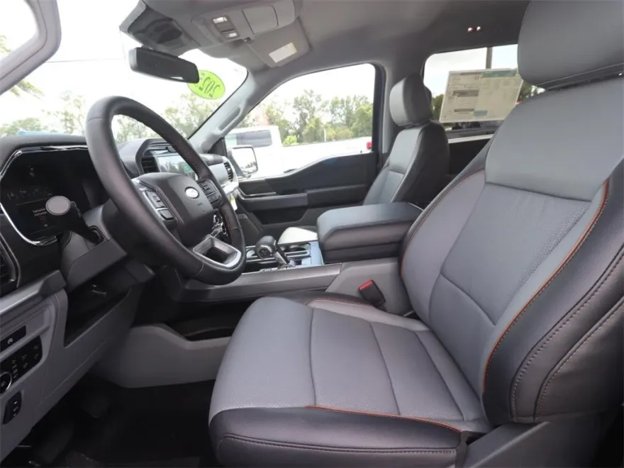 2025 Ford F-150 Lariat photo 1