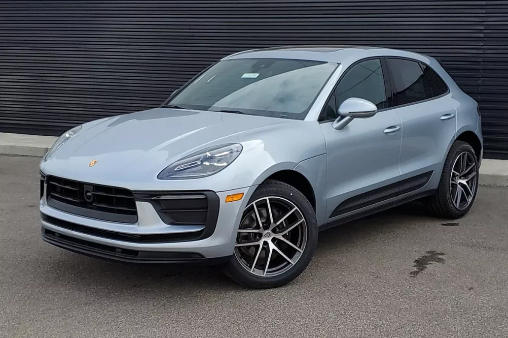 2025 Porsche Macan photo 1