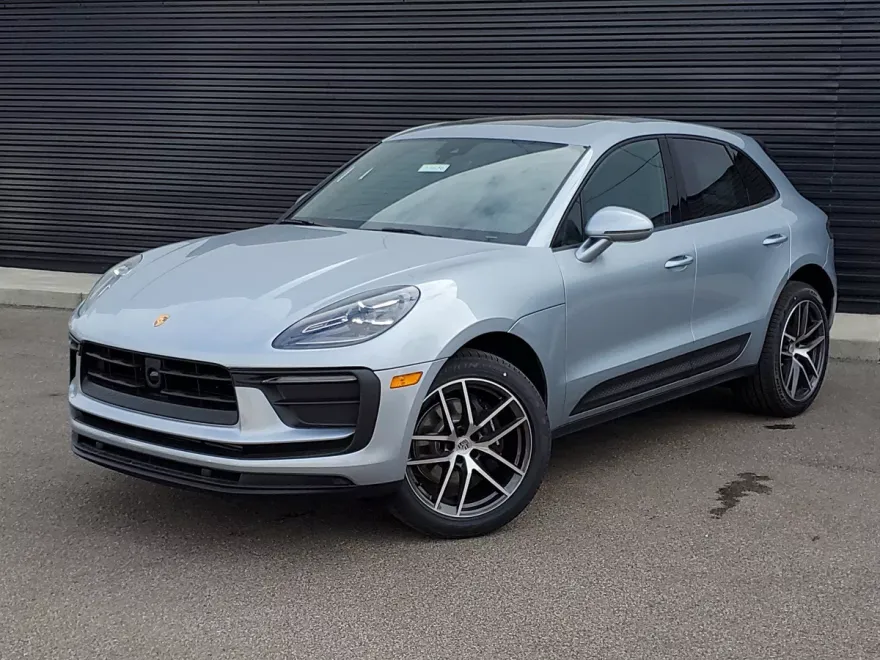 2025 Porsche Macan photo 1