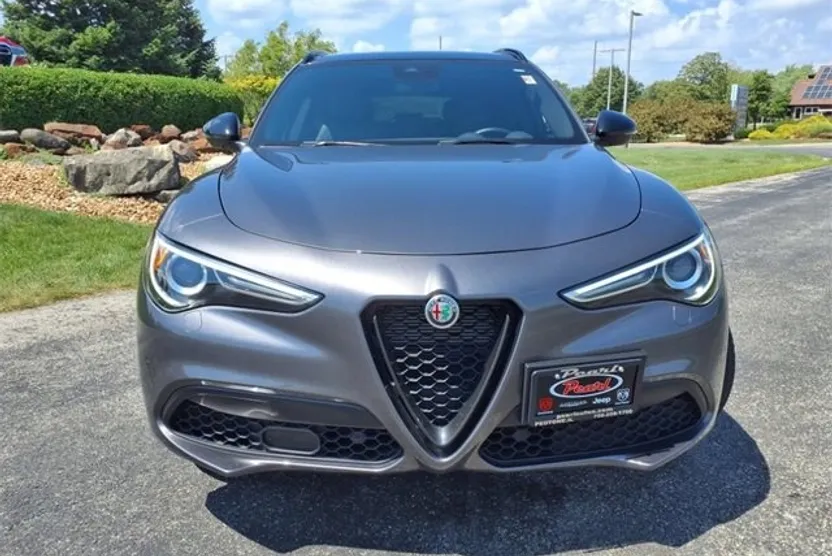 2022 Alfa Romeo Stelvio Ti photo 1