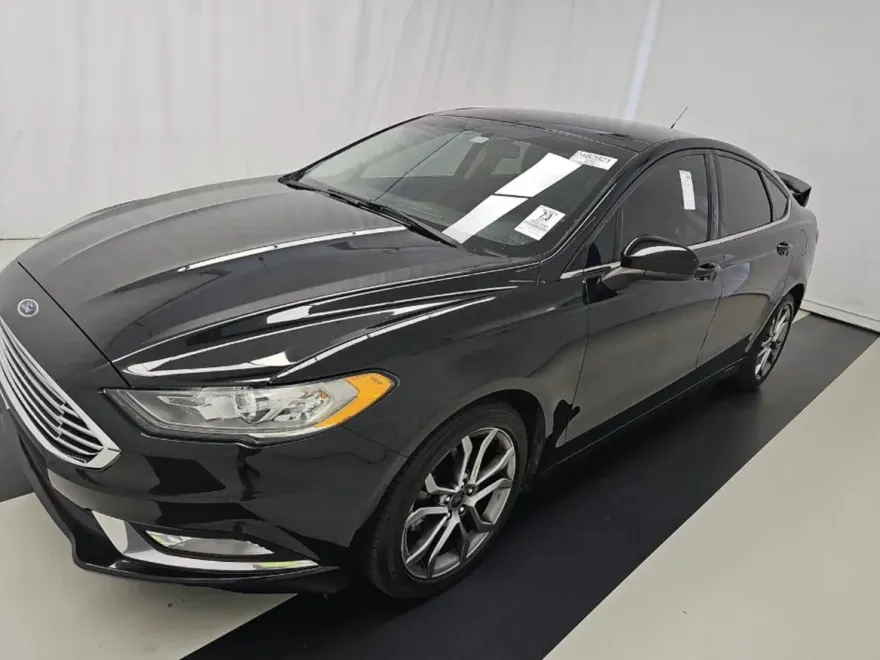 2017 Ford Fusion SE photo 1