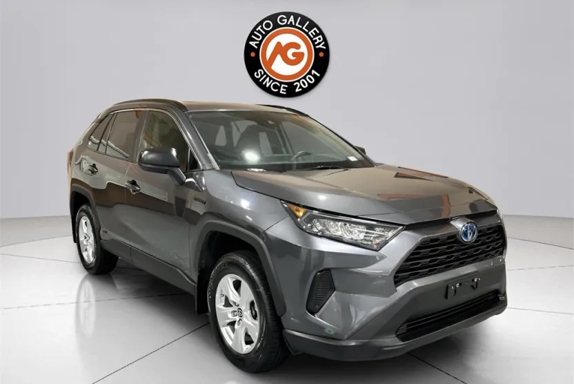 2021 Toyota RAV4 Hybrid LE photo 1