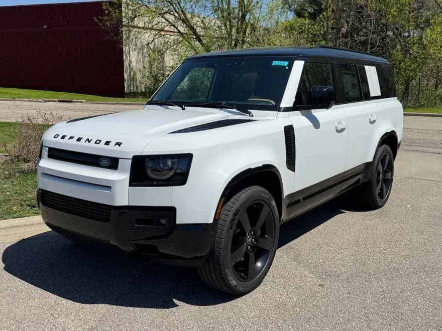 2025 Land Rover Defender 130 X-Dynamic SE photo 1