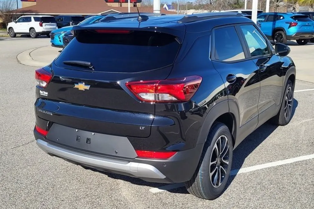 2025 Chevrolet Trailblazer LT photo 1