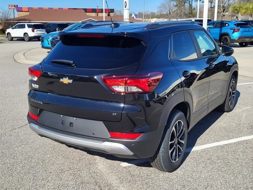 2025 Chevrolet Trailblazer LT photo 1