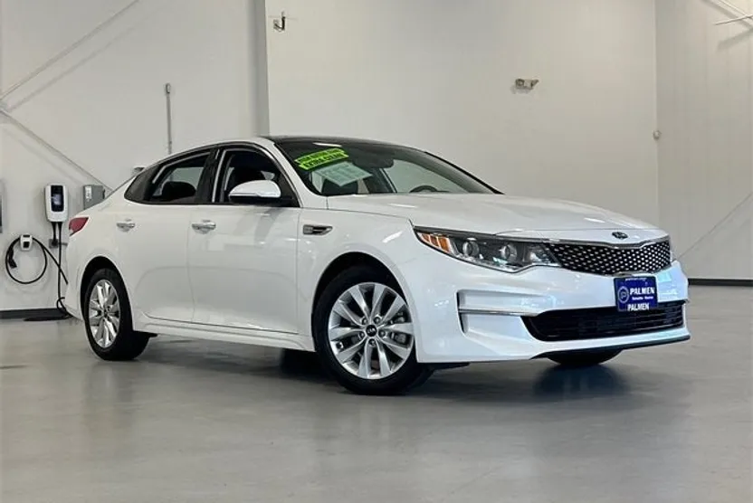 2017 Kia Optima EX photo 1