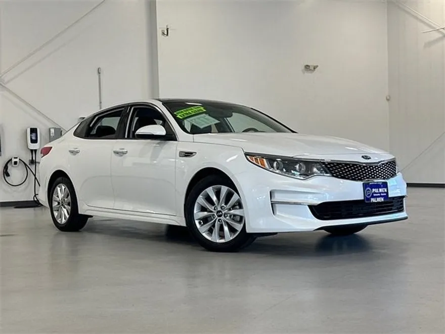2017 Kia Optima EX photo 1