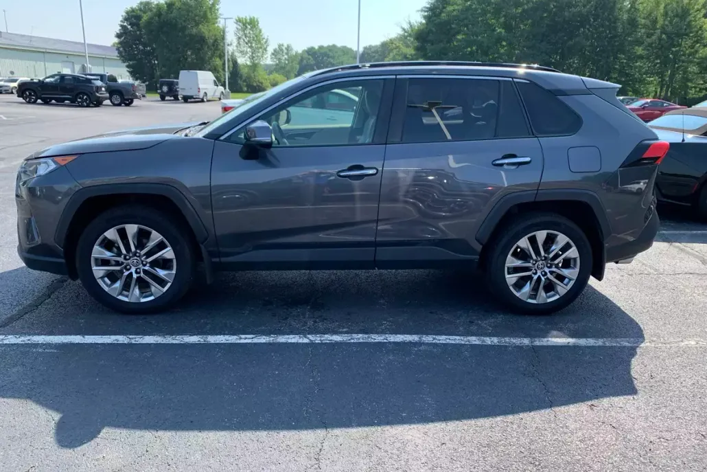 2020 Toyota RAV4 Limited photo 1