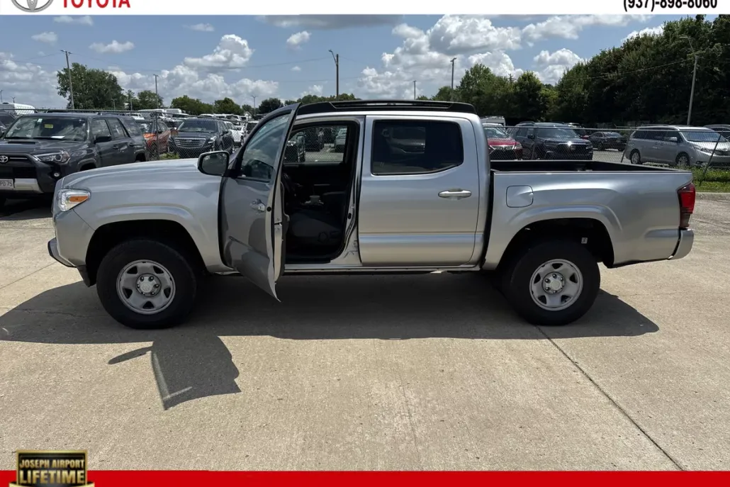 2023 Toyota Tacoma SR V6 photo 1