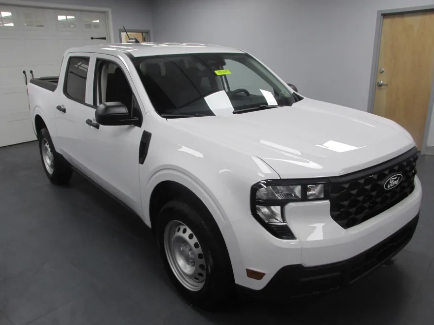 2025 Ford Maverick XL photo 1