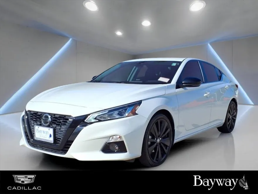 2022 Nissan Altima 2.5 SR photo 1