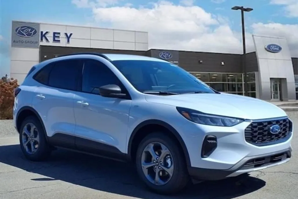 2025 Ford Escape ST-Line photo 1