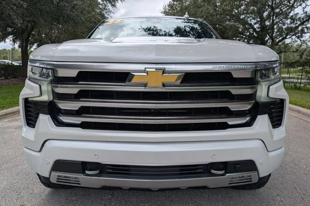 2023 Chevrolet Silverado 1500 High Country photo 1