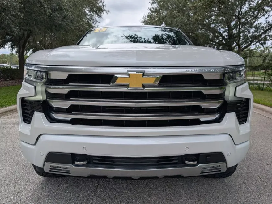 2023 Chevrolet Silverado 1500 High Country photo 1