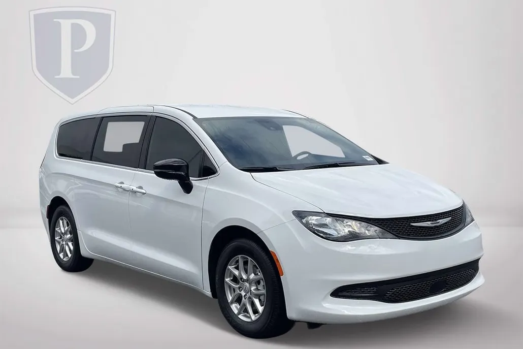 2025 Chrysler Voyager LX photo 1