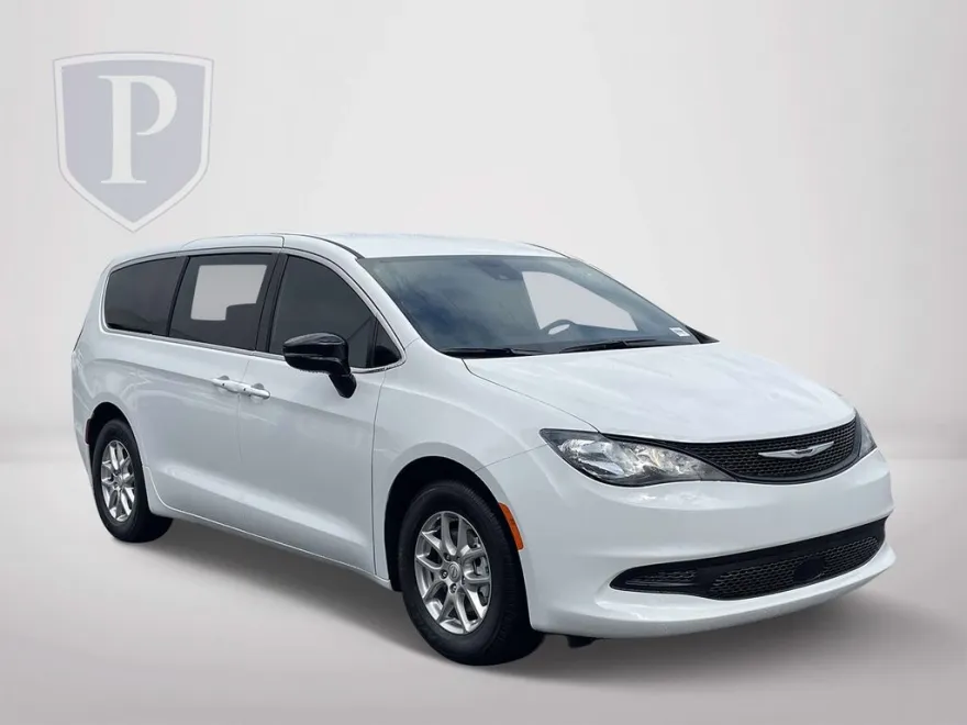 2025 Chrysler Voyager LX photo 1
