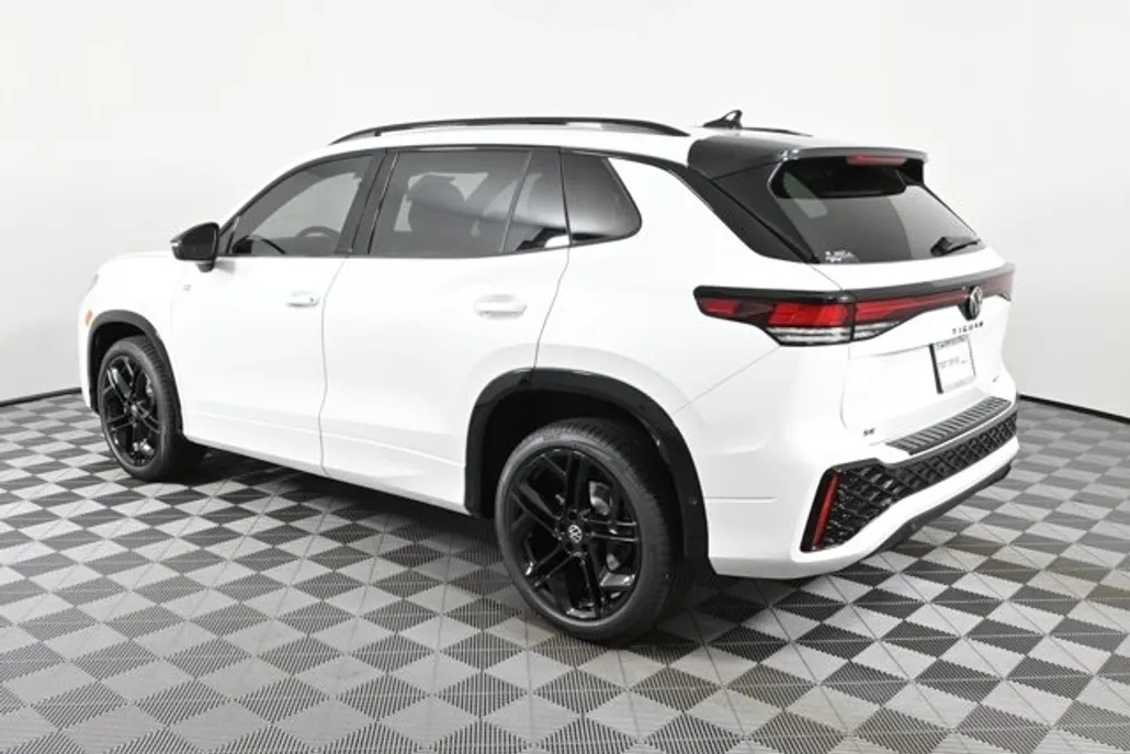 2025 Volkswagen Tiguan SE R-Line Black photo 1
