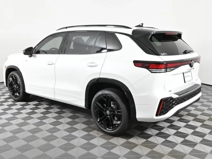 2025 Volkswagen Tiguan SE R-Line Black photo 1